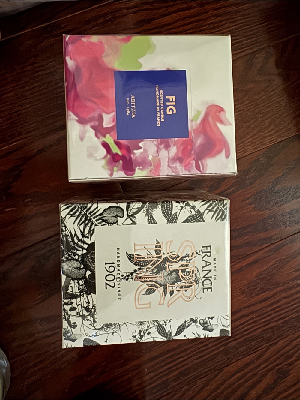 FIG Artisiza Scented Candle & Parisian 1902 Soap Set - Pink, Green, White, Black